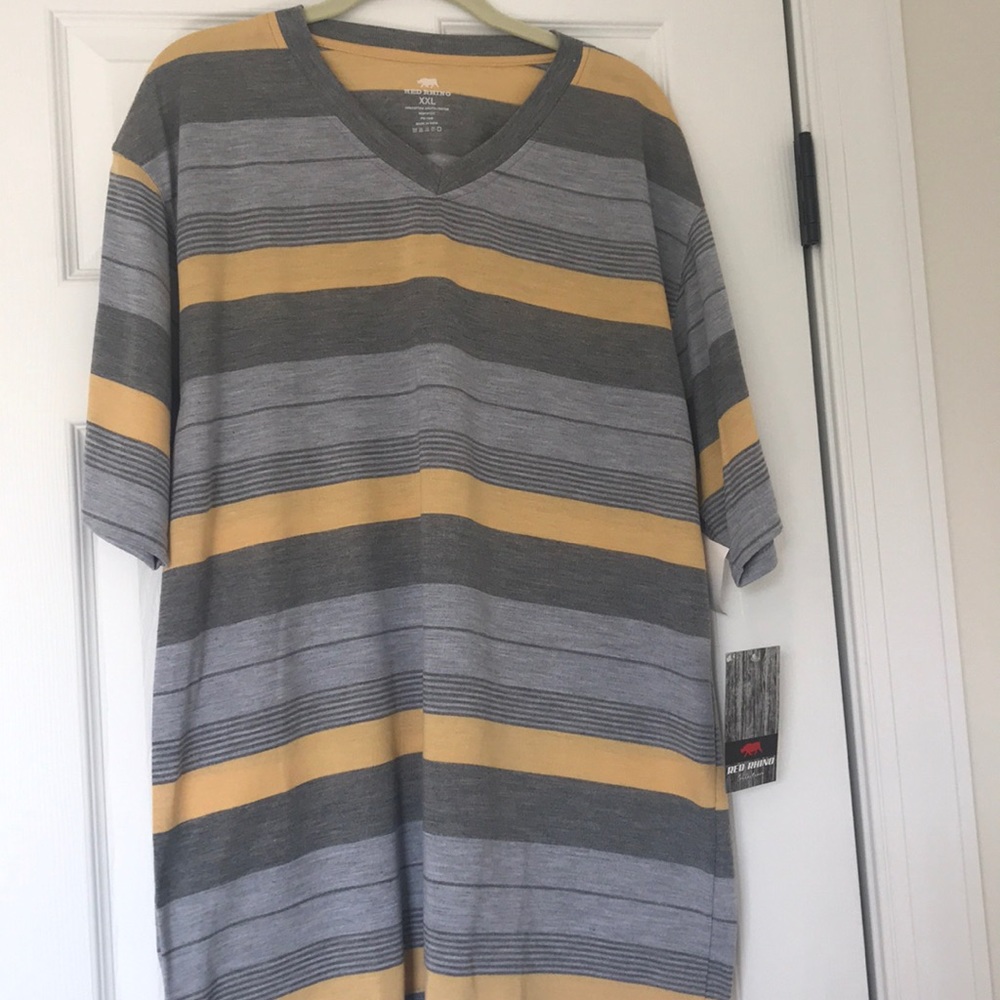 😎🦏NWT-Red Rhino Striped V-Neck🦏😎